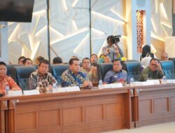 Bupati Kuantan Singingi, Dr. H. Suhardiman Amby, MM bersama Ketua DPRD Kuansing hadiri kunjungan kerja DPR RI