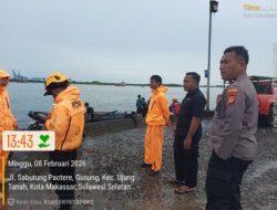 Polri Bersama Tim Gabungan Lakukan Pencarian Nelayan Hilang di Perairan Tallo Makassar